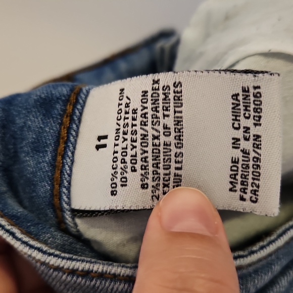 EIGHTY TWO DENIM distressed jean shorts - Picture 5 of 6